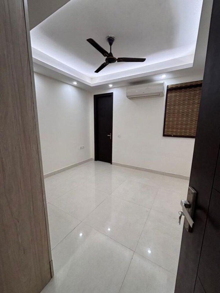 Bathroom, malviya nagar 3 Bedroom 1900 Sq.Ft. Builder Floor In Malviya Nagar Delhi 10551906