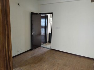 Room in 3 BHK Apartment at BPTP Park Elite Floors, Sector 85 – for Rent