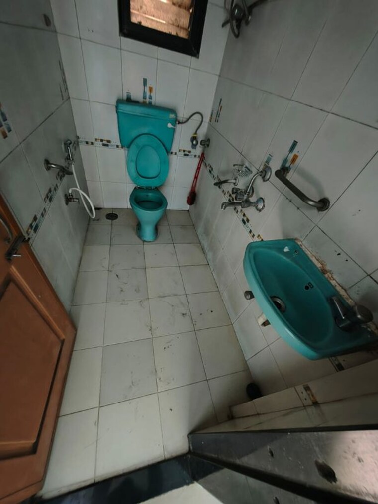 Bathroom, gajra-bhoomi-tower 3 Bedroom 1800 Sq.Ft. Apartment In Kharghar Navi Mumbai 10551947
