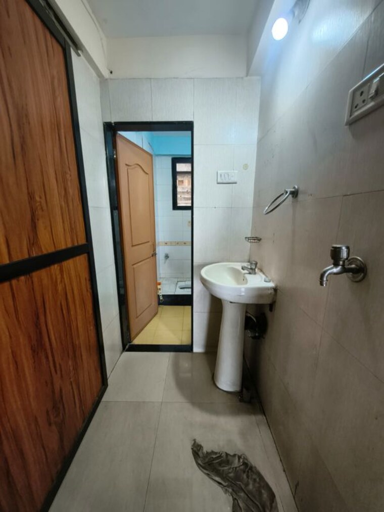 Bathroom, gajra-bhoomi-tower 3 Bedroom 1800 Sq.Ft. Apartment In Kharghar Navi Mumbai 10551947