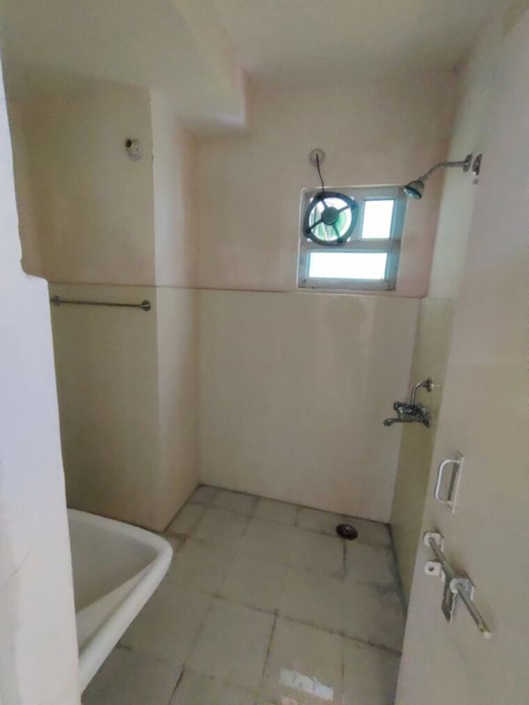 Bathroom, gomti-enclave-devamau 2 Bedroom 850 Sq.Ft. Apartment In Devamau Lucknow 10551986