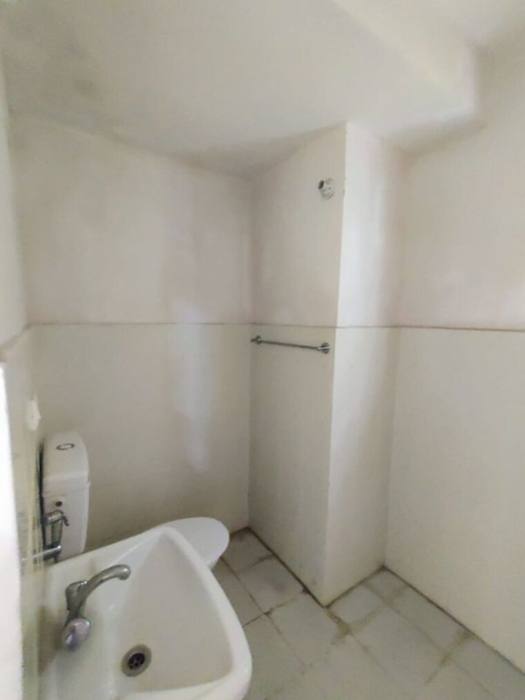 Bathroom, gomti-enclave-devamau 2 Bedroom 850 Sq.Ft. Apartment In Devamau Lucknow 10551986