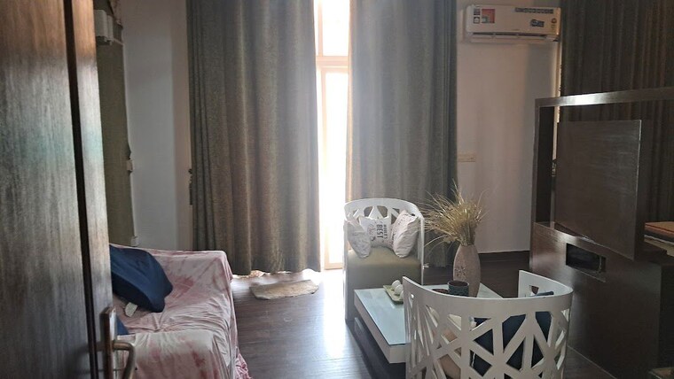Living Room, amrapali-silicon-city 5 Bedroom 5450 Sq.Ft. Penthouse In Sector 76 Noida 10551969