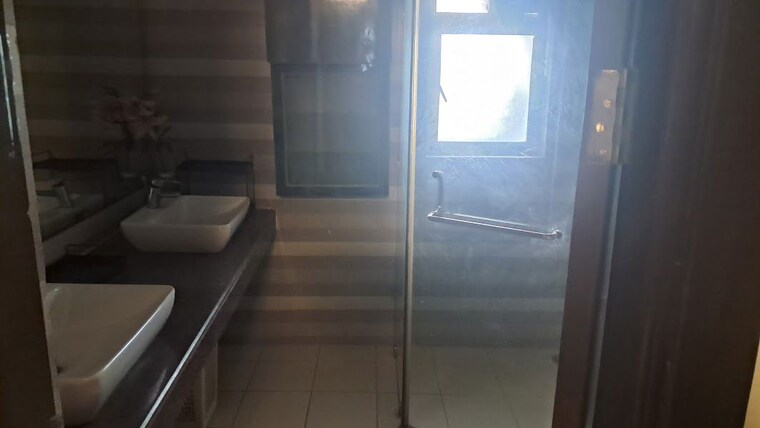 Bathroom, amrapali-silicon-city 5 Bedroom 5450 Sq.Ft. Penthouse In Sector 76 Noida 10551969