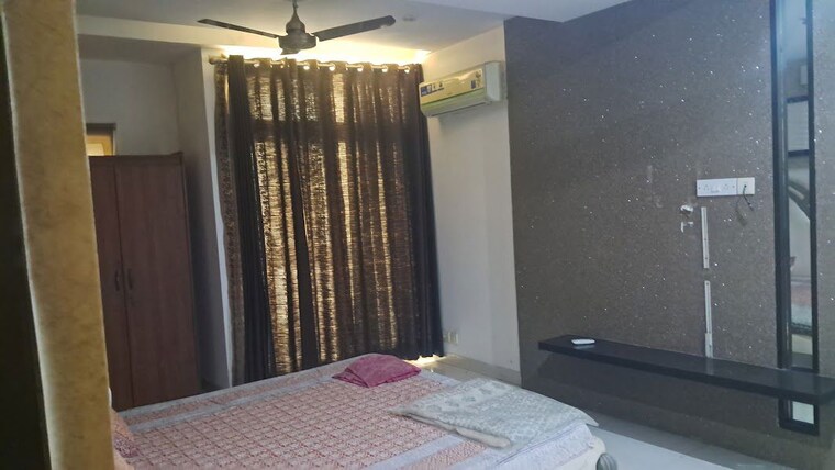 Bedroom, amrapali-silicon-city 5 Bedroom 5450 Sq.Ft. Penthouse In Sector 76 Noida 10551969