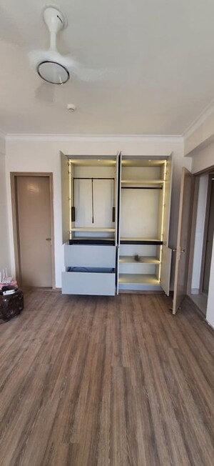 Room in 3 BHK Apartment at Pareena Micasa, Sector 68 – for Rent