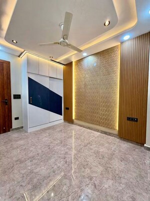 Room in 4 BHK Independent House at Uttam Nagar – for Sale