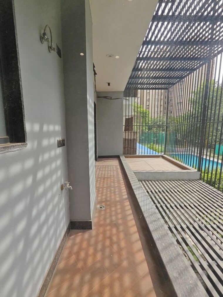 Balcony, whispering-meadows 3 Bedroom 215 Sq.Yd. Builder Floor In Sector 43 Gurgaon 10552038