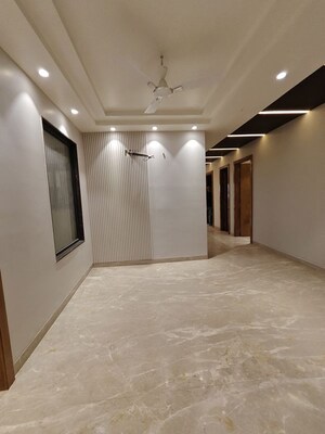 Room in 3 BHK Builder Floor at Whispering Meadows, Sector 43 – for Sale