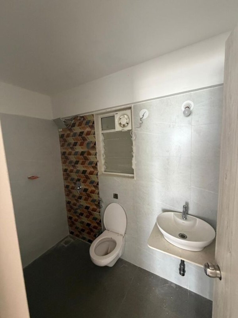 Bathroom, goyal-my-homes-wakad 2.5 Bedroom 1200 Sq.Ft. Apartment In Wakad Pune 10552063