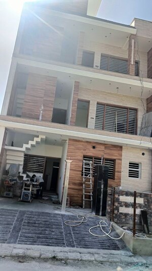  Plot – Exterior View View at North Mullanpur - for Sale