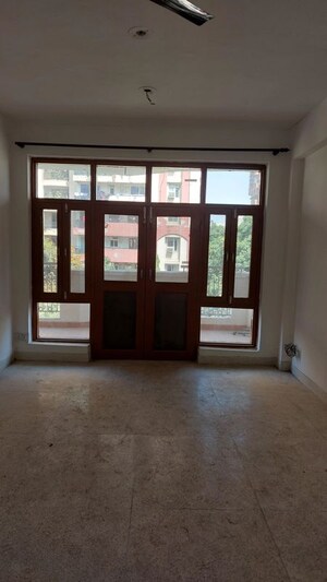 Room in 3 BHK Builder Floor at Sector 21 – for Rent