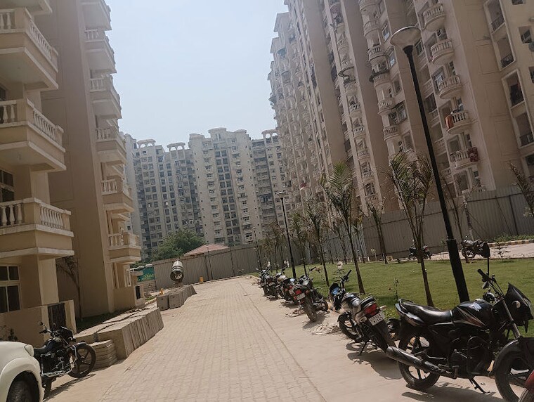 Balcony, amrapali-silicon-city 2.5 Bedroom 1180 Sq.Ft. Apartment In Sector 76 Noida 10552089
