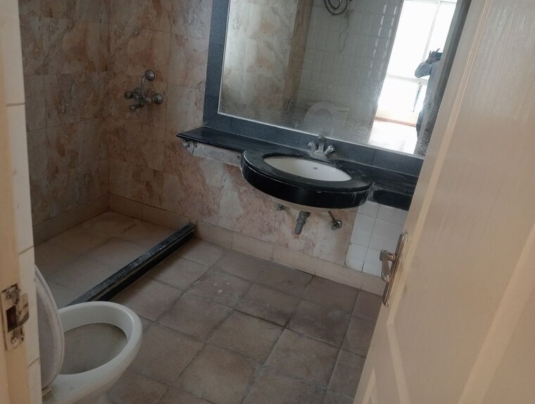 Bathroom, orchid-petals 3.5 Bedroom 2061 Sq.Ft. Apartment In Sector 49 Gurgaon 10552101