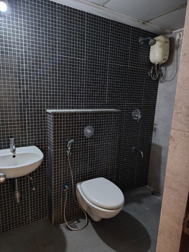Bathroom, lodha-palava-city-lakeshore-greens 2 Bedroom 734 Sq.Ft. Apartment In Dombivli East Thane 10552106