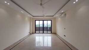 Room in 4 BHK Builder Floor at DLF City Phase IV, Dlf Phase iv – for Sale