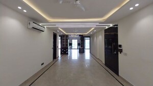 Building Lobby in 4 BHK Builder Floor at DLF City Phase IV, Dlf Phase iv – for Sale