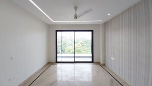 Room in 4 BHK Builder Floor at DLF City Phase IV, Dlf Phase iv – for Sale