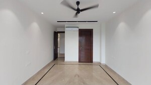 Room in 4 BHK Builder Floor at DLF City Phase IV, Dlf Phase iv – for Sale