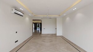 Room in 4 BHK Builder Floor at DLF City Phase IV, Dlf Phase iv – for Sale