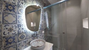 Bathroom in 4 BHK Builder Floor at DLF City Phase IV, Dlf Phase iv – for Sale