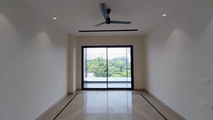 Room in 4 BHK Builder Floor at DLF City Phase IV, Dlf Phase iv – for Sale