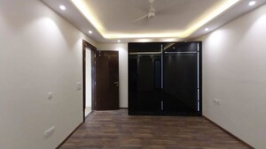 Room in 4 BHK Builder Floor at DLF City Phase IV, Dlf Phase iv – for Sale