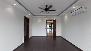 Room in 4 BHK Builder Floor at DLF City Phase IV, Dlf Phase iv – for Sale