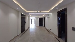Building Lobby in 4 BHK Builder Floor at DLF City Phase IV, Dlf Phase iv – for Sale