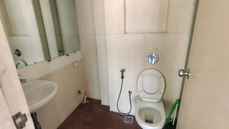 Bathroom, khar west 3 Bedroom 950 Sq.Ft. Apartment In Khar West Mumbai 10552149