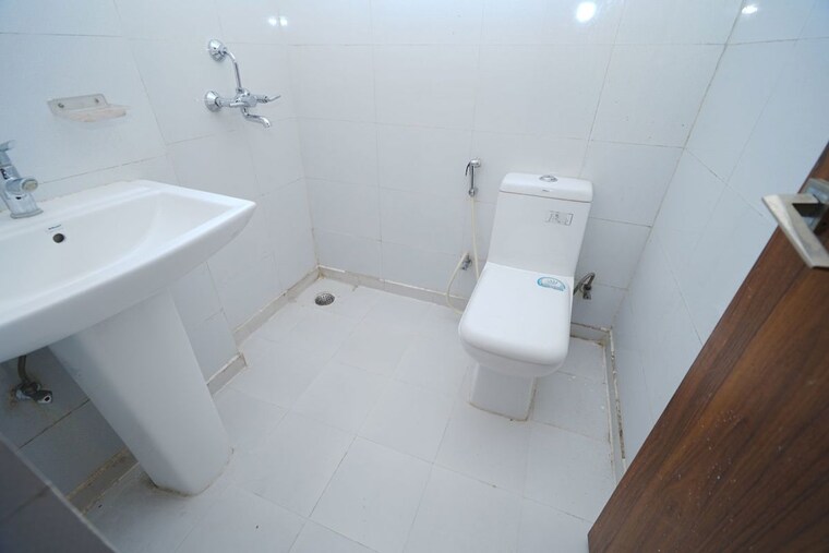 Bathroom, emenox-la-solara 3 Bedroom 1365 Sq.Ft. Apartment In Sector 16 Greater Noida Greater Noida 10551942