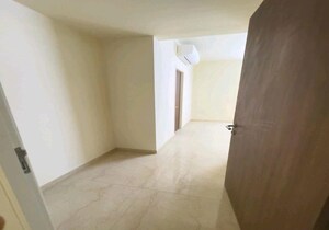 Room in 3 BHK Apartment at Kolshet Road – for Rent