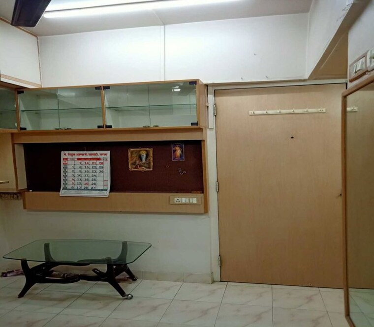 Room, dadar east 1 Bedroom 330 Sq.Ft. Apartment In Dadar East Mumbai 10552364