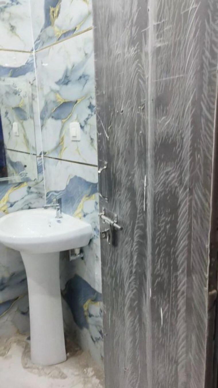 Bathroom, hans khera 2 Bedroom 800 Sq.Ft. Builder Floor In Hans Khera Lucknow 10552422