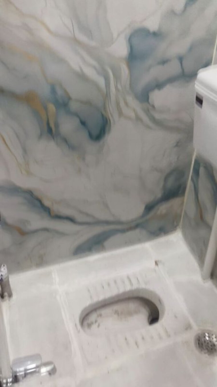 Bathroom, hans khera 2 Bedroom 800 Sq.Ft. Builder Floor In Hans Khera Lucknow 10552422