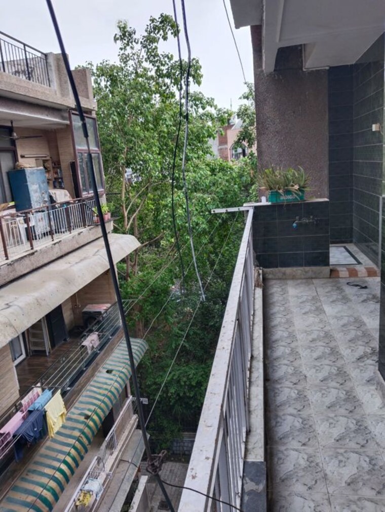 Balcony, ip extension 3 Bedroom 1400 Sq.Ft. Apartment In Ip Extension Delhi 10552434