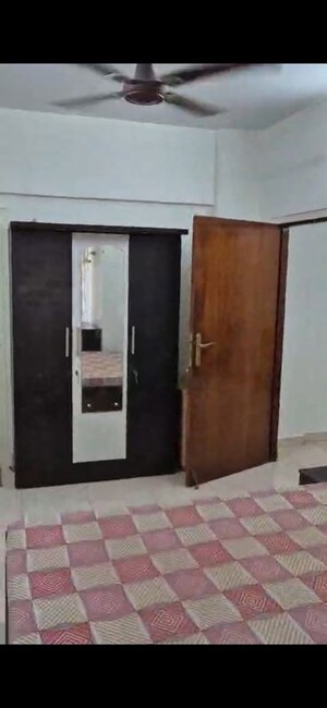 Room in 1 BHK Apartment at Prabhadevi – for Rent