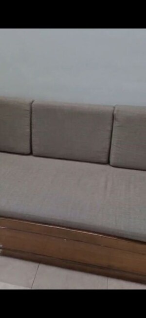 Room in 1 BHK Apartment at Prabhadevi – for Rent