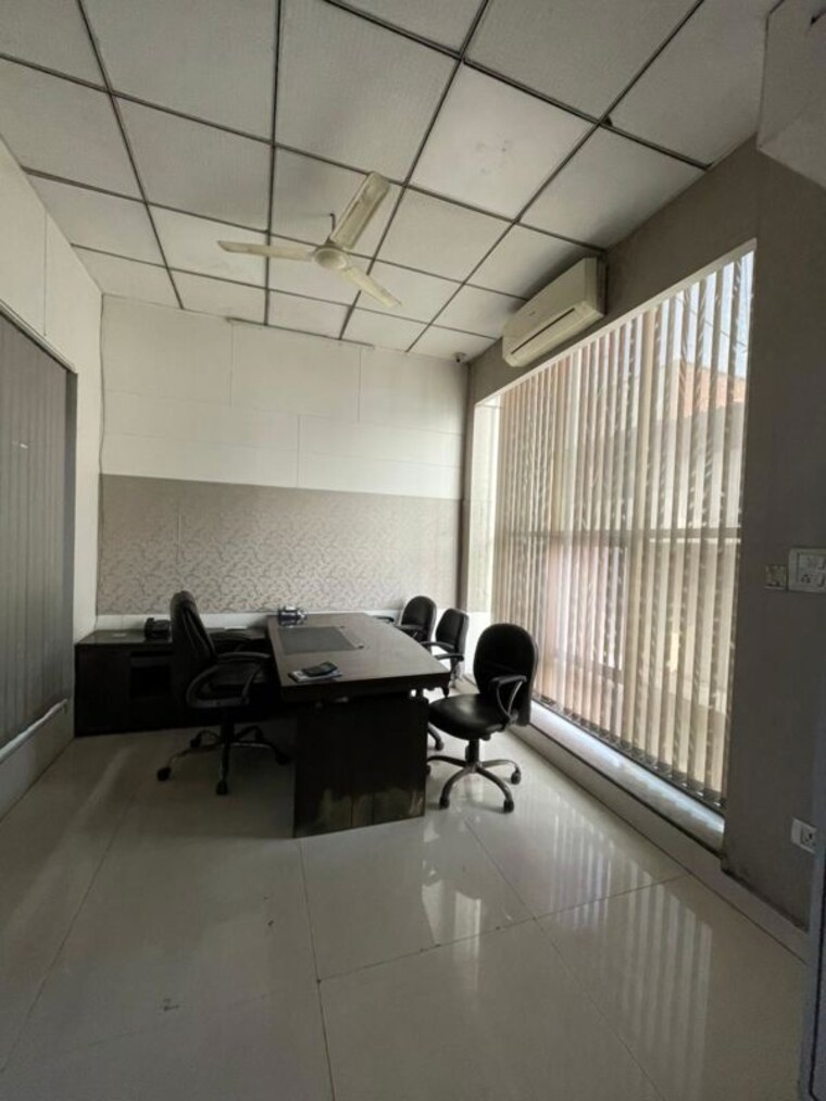 Team Area, sector 6 Commercial Office Space 2500 Sq.Ft. In Sector 6 Noida 10552480