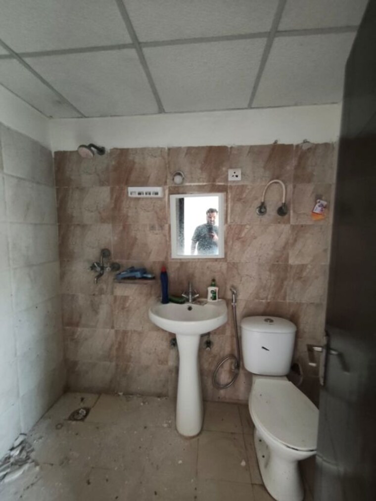 Bathroom, eros-sampoornam 2.5 Bedroom 1060 Sq.Ft. Apartment In Sector 2 Greater Noida Greater Noida 10552486
