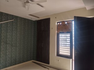 Room in 3 BHK Builder Floor at Sector 37 – for Rent