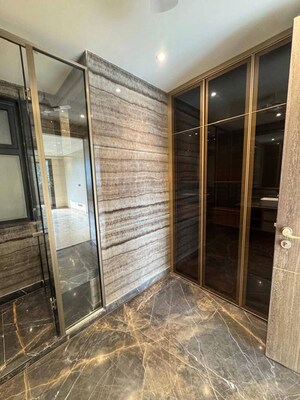 Room in 3 BHK Apartment at DLF Imperial Residences, Dlf Phase I – for Sale