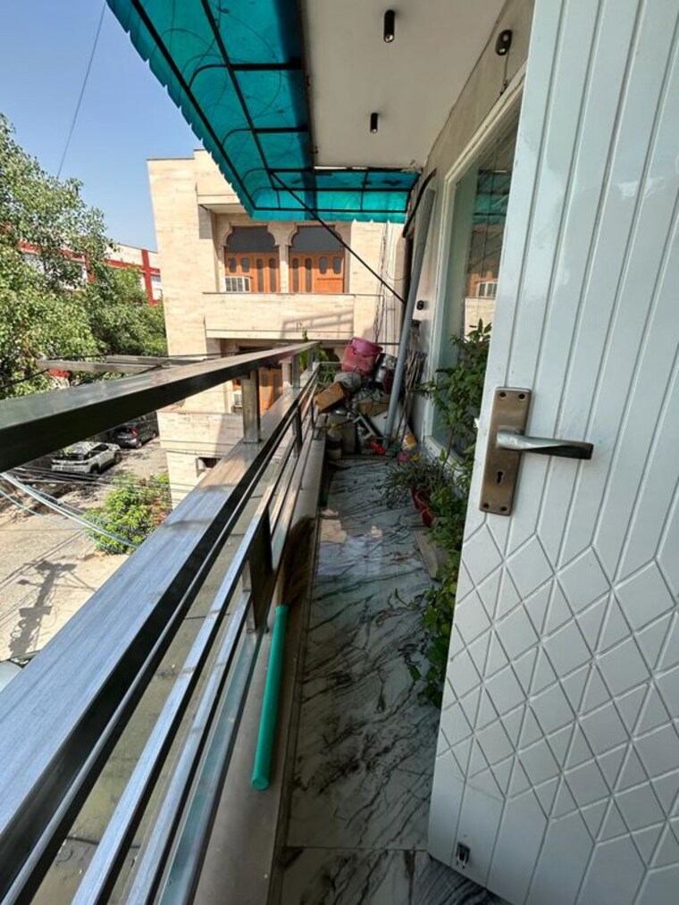 Balcony, kohat enclave 3 Bedroom 165 Sq.Ft. Builder Floor In Kohat Enclave Delhi 10552561