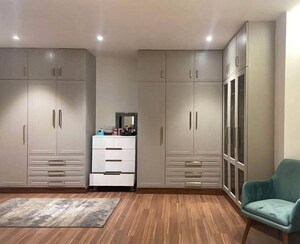 Room in 3 BHK Apartment at DLF City Phase IV, Dlf Phase iv – for Sale
