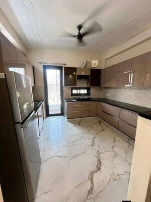 Kitchen in 3 BHK Apartment at DLF City Phase IV, Dlf Phase iv – for Sale