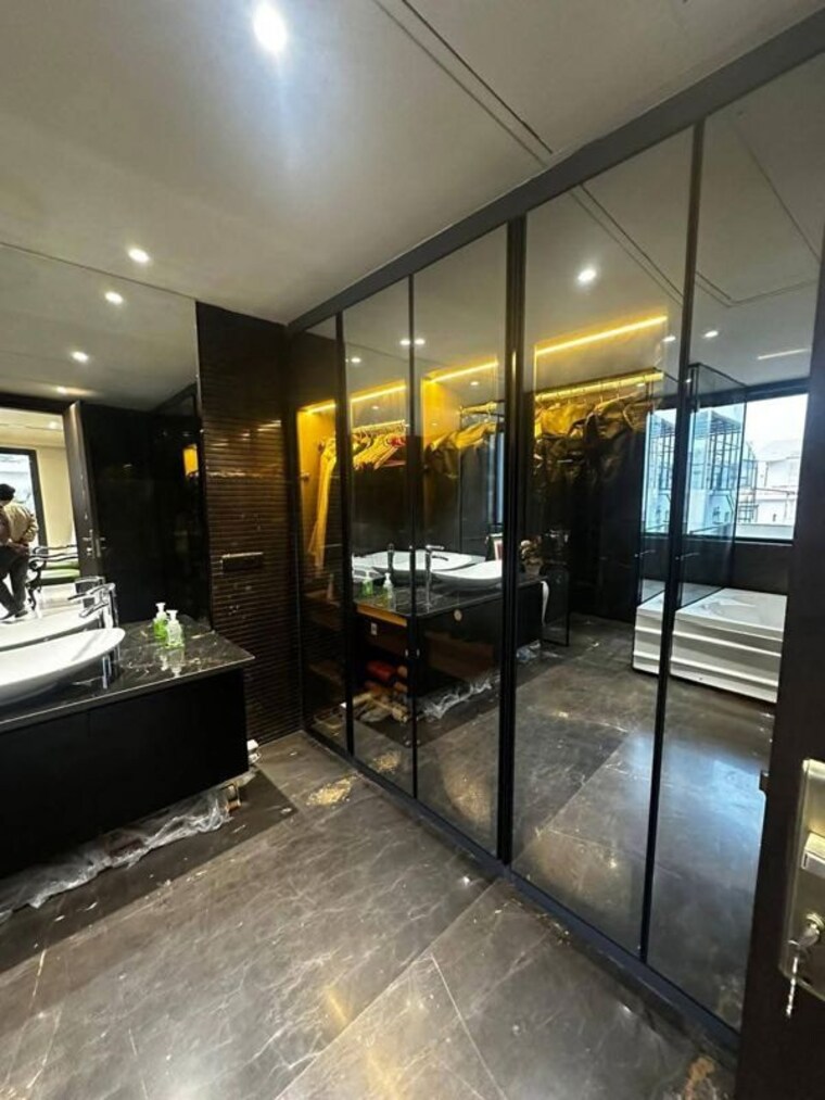Gym, dlf-city-phase-iv 3 Bedroom 250 Sq.Yd. Apartment In Dlf Phase iv Gurgaon 10552575