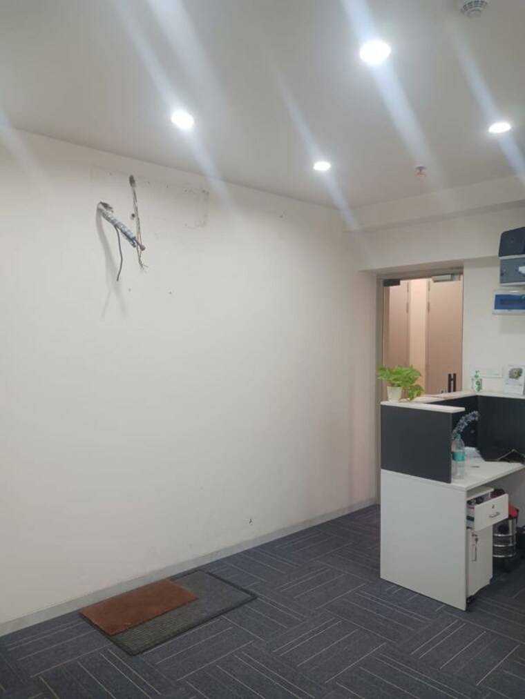 Room, wadhwa-the-gateway Commercial Office Space 500 Sq.Ft. In Mulund West Mumbai 10552584