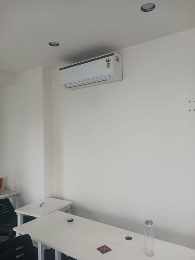 Room, wadhwa-the-gateway Commercial Office Space 500 Sq.Ft. In Mulund West Mumbai 10552584