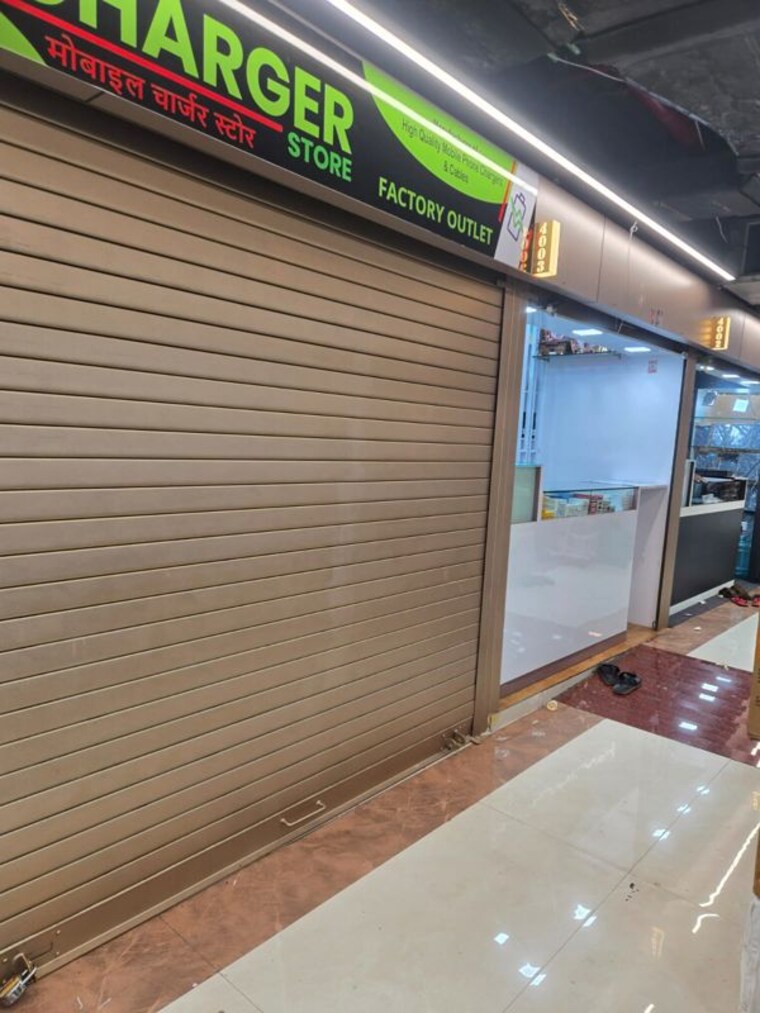 Balcony, nathni-height Commercial Shop 54 Sq.Yd. In Dalal Estate Mumbai 10552623
