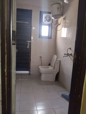 Bathroom in 1 BHK Builder Floor at Neb Sarai – for Rent